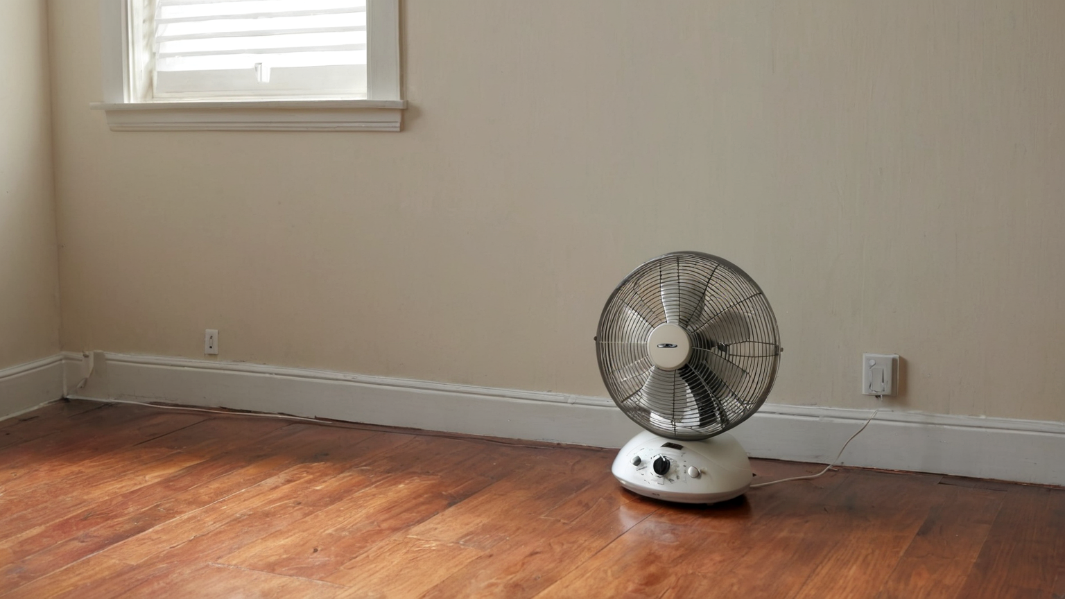 Renter floor fan cross ventilation layout